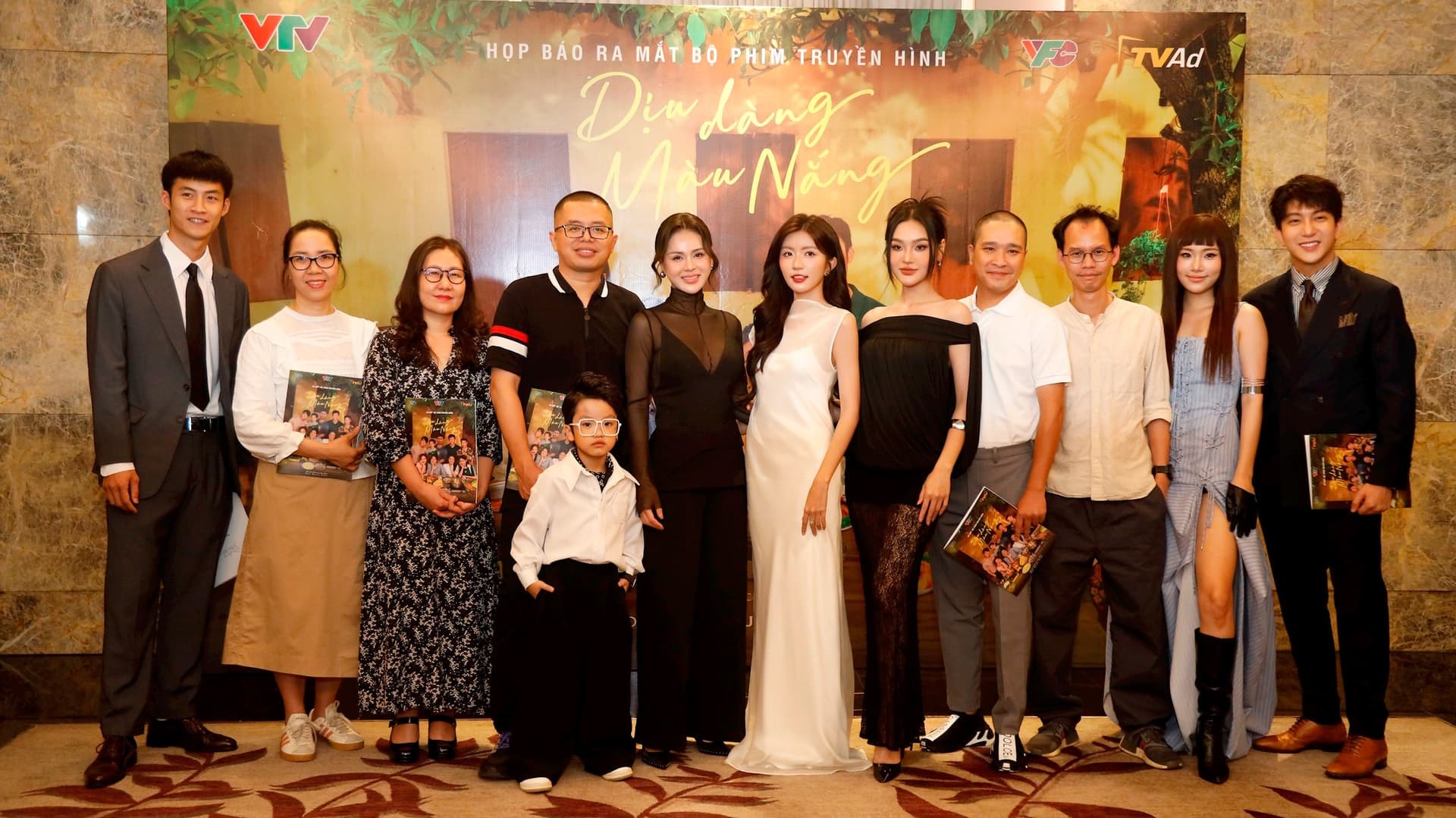 Dịu Dàng Màu Nắng