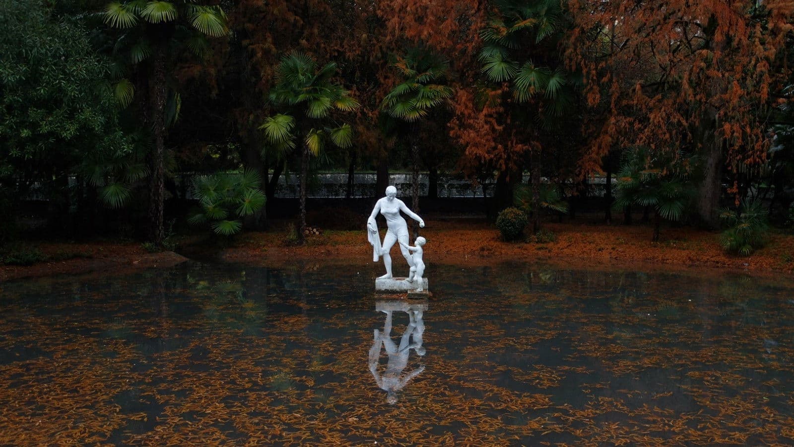 ავტოპორტრეტი ზღვარზე