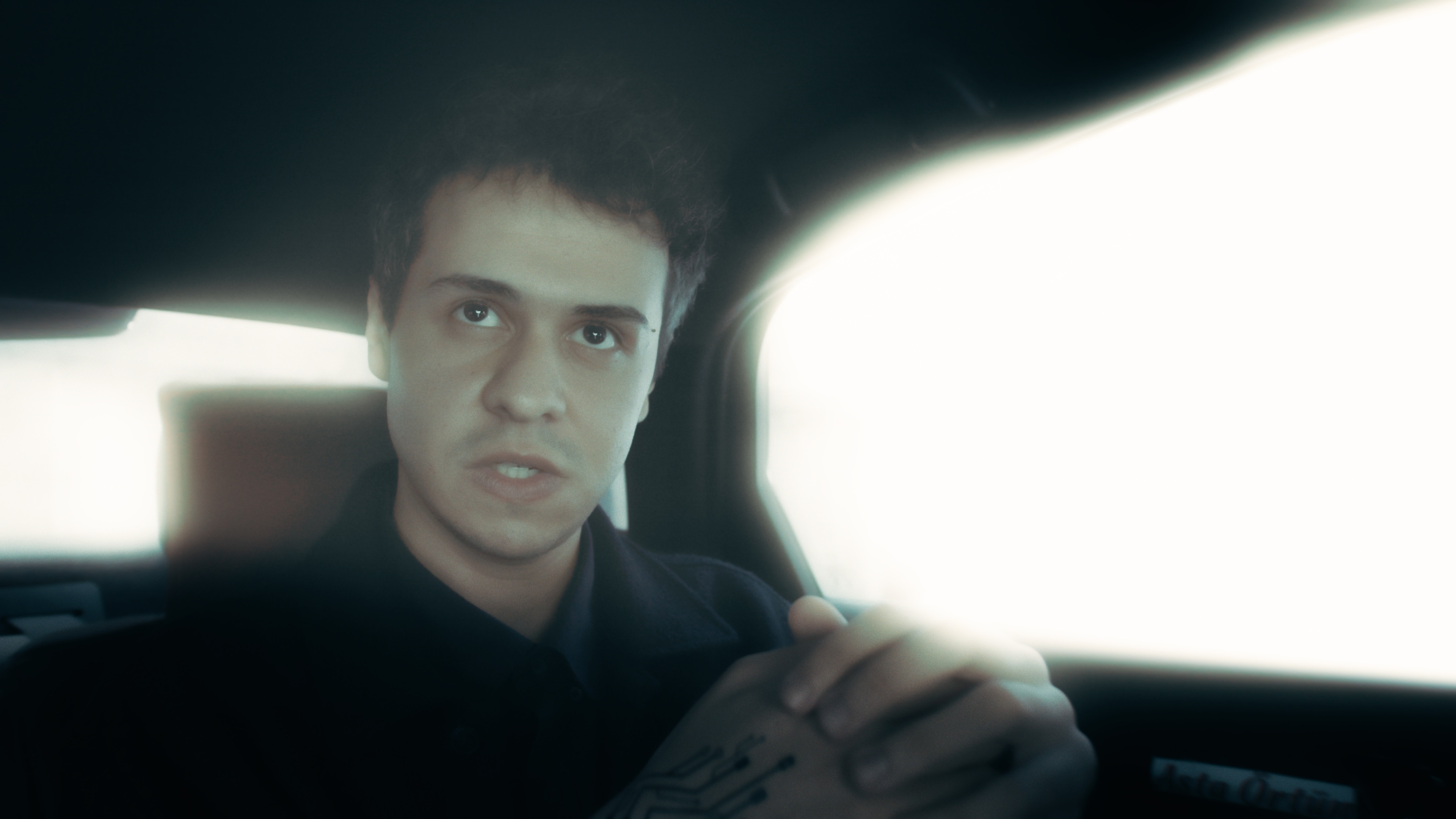 O HƏR ŞEYİ BİLİR