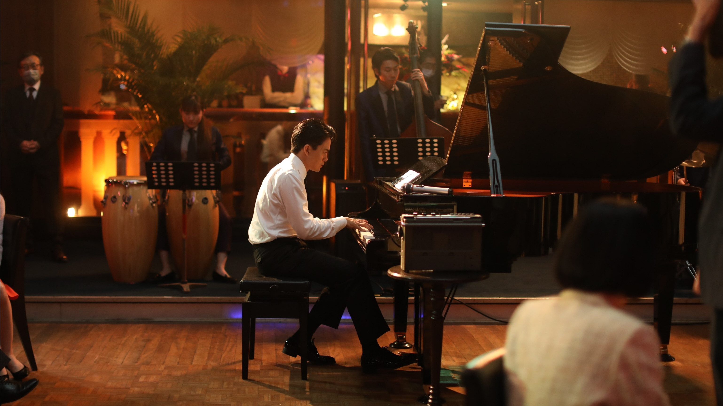 白鍵と黒鍵の間に