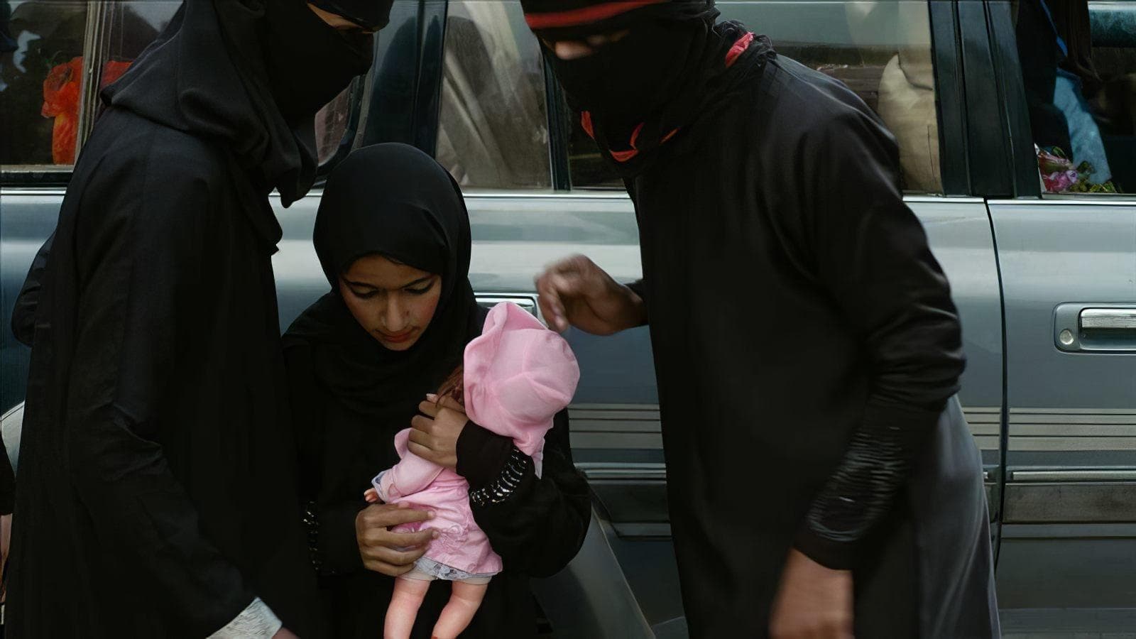 انا نجوم بنت العاشرة ومطلقة