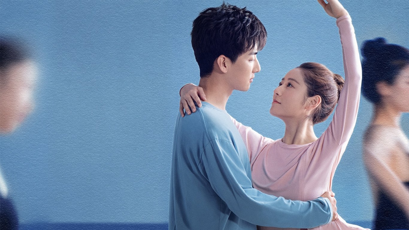 踮起脚尖靠近你