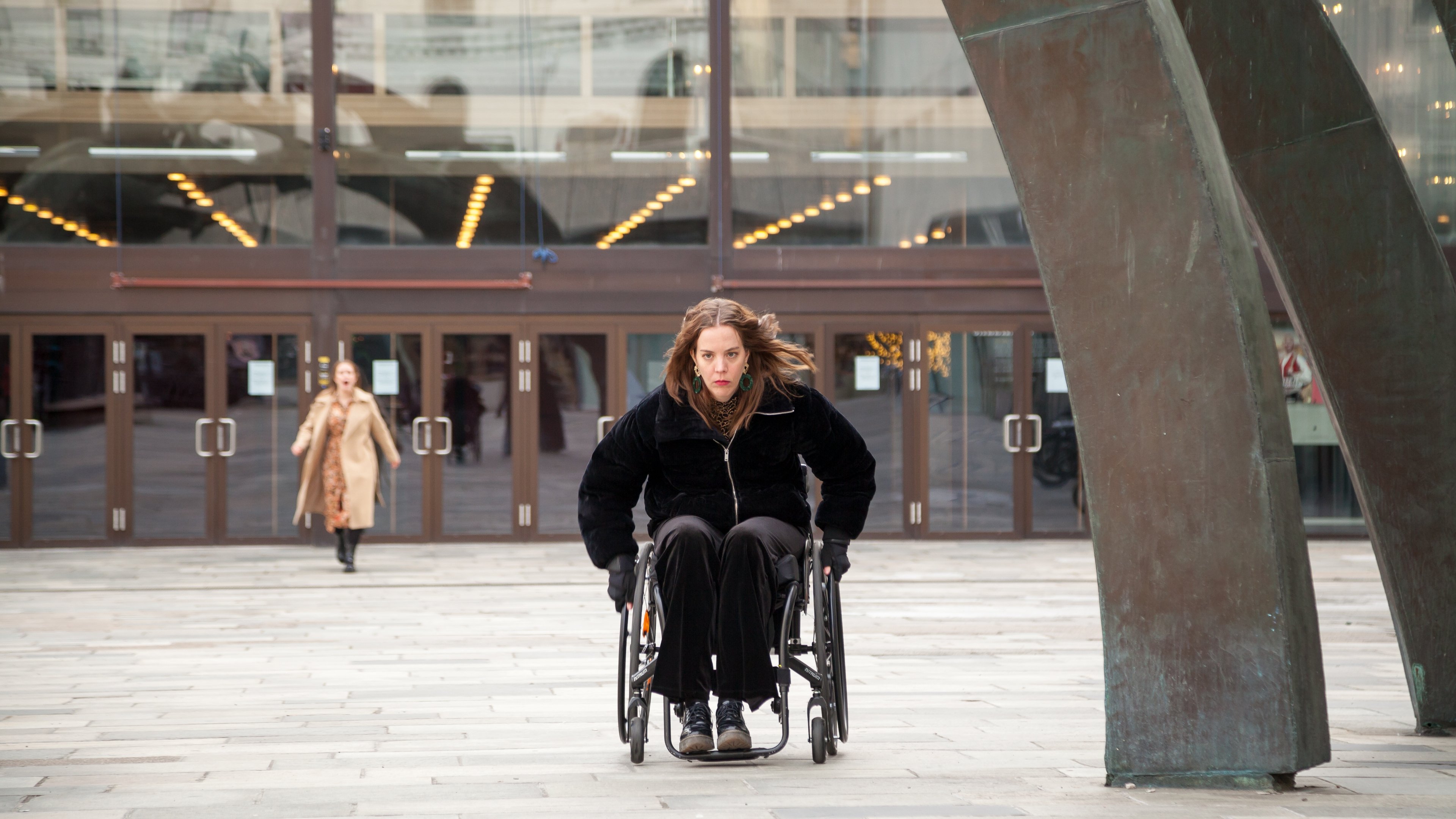 Below - Fast auf Augenhöhe