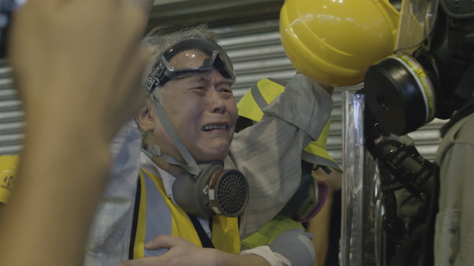 進擊的老人 — 彎了腰仍挺著走路