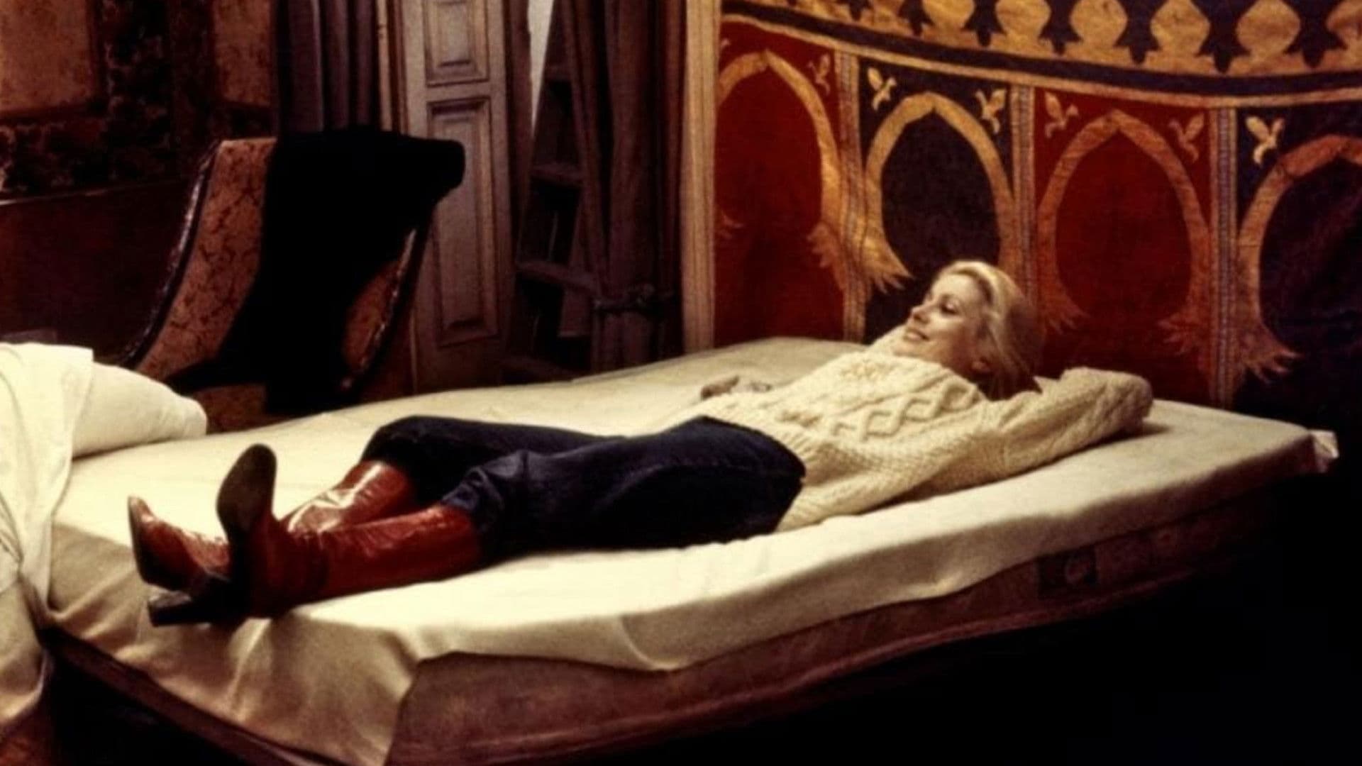 Die Frau mit den roten Stiefeln