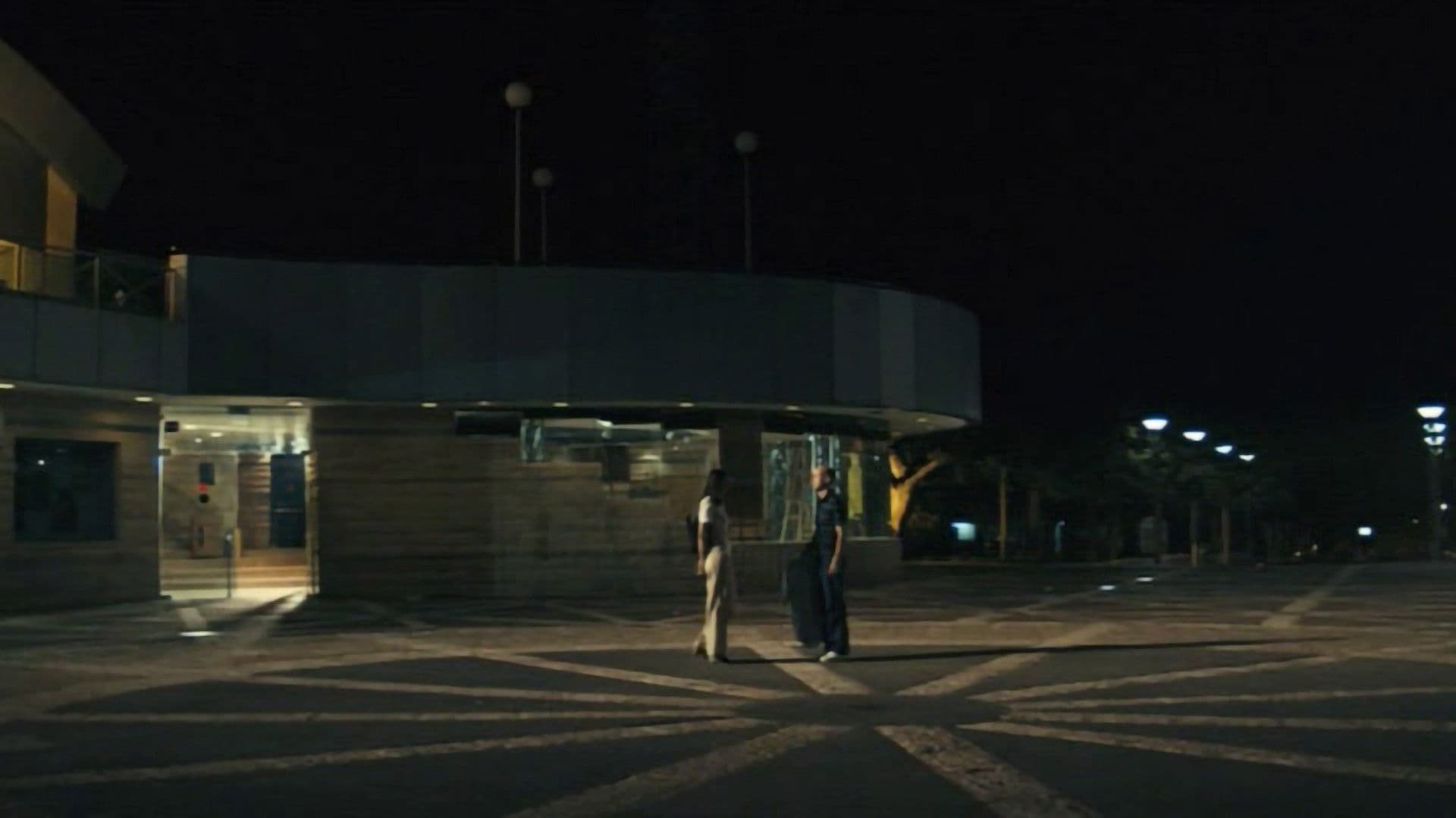 חמש שעות מפריז