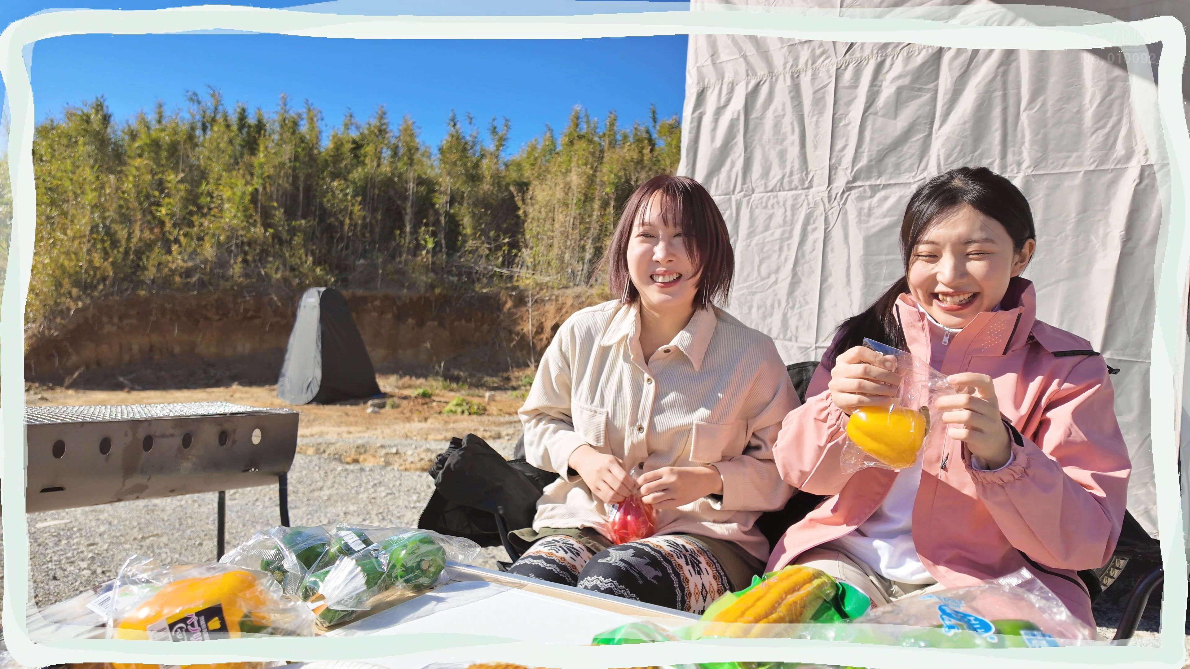 ハニカミキャンプ旅行 最初は緊張したけど…外でハグしてキスしたら…一気に距離が近づいてキャンピングカーで何度も身体を重ね合った24時間限定の恋人デート　皆月ひかる　咲野瑞希