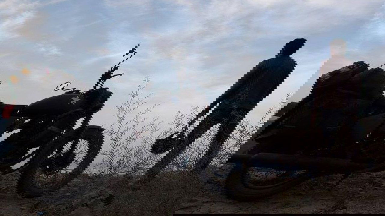 നീലാകാശം പച്ചക്കടൽ ചുവന്ന ഭൂമി