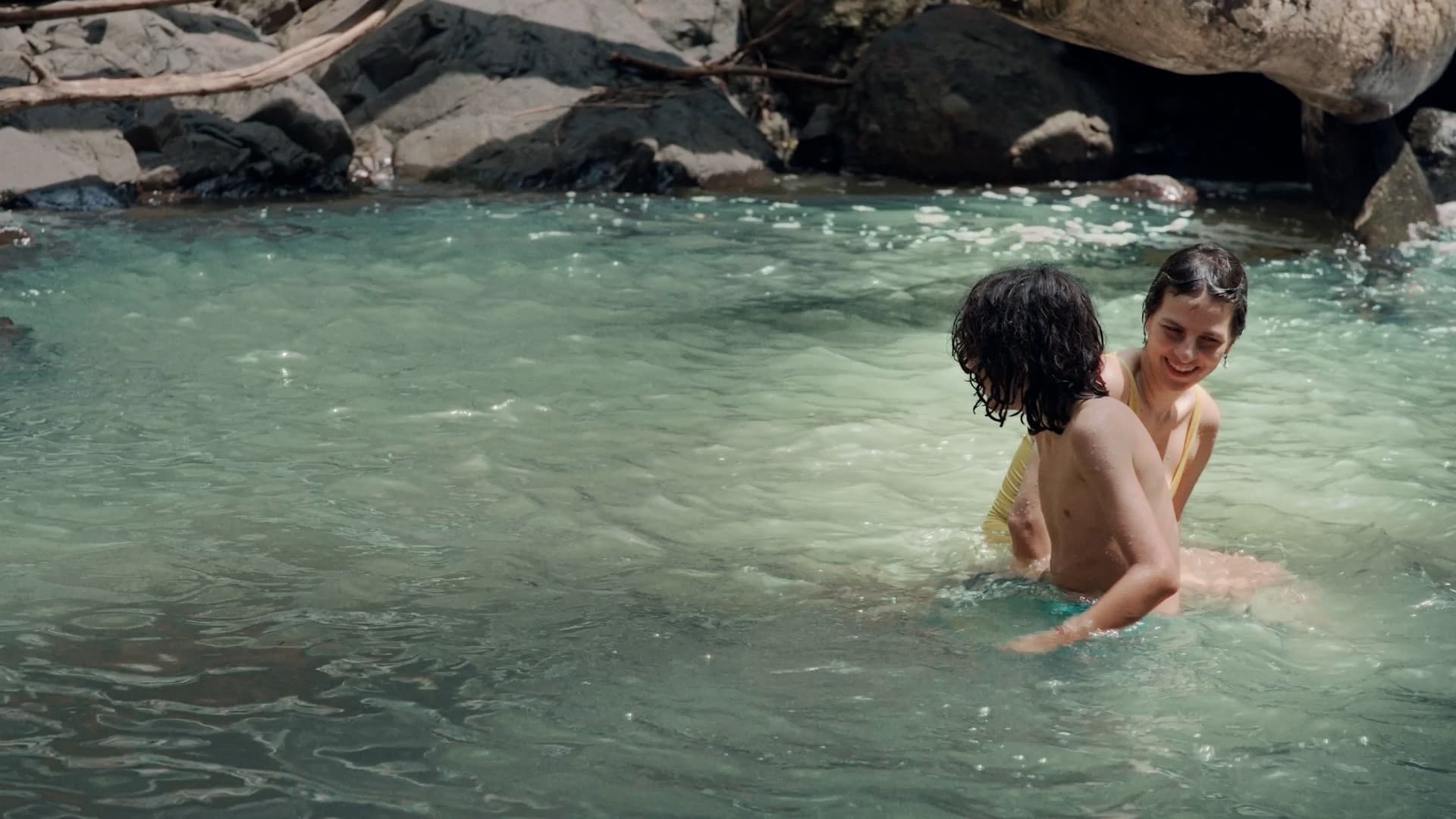 Nos Atraviesa un Cuerpo de Agua