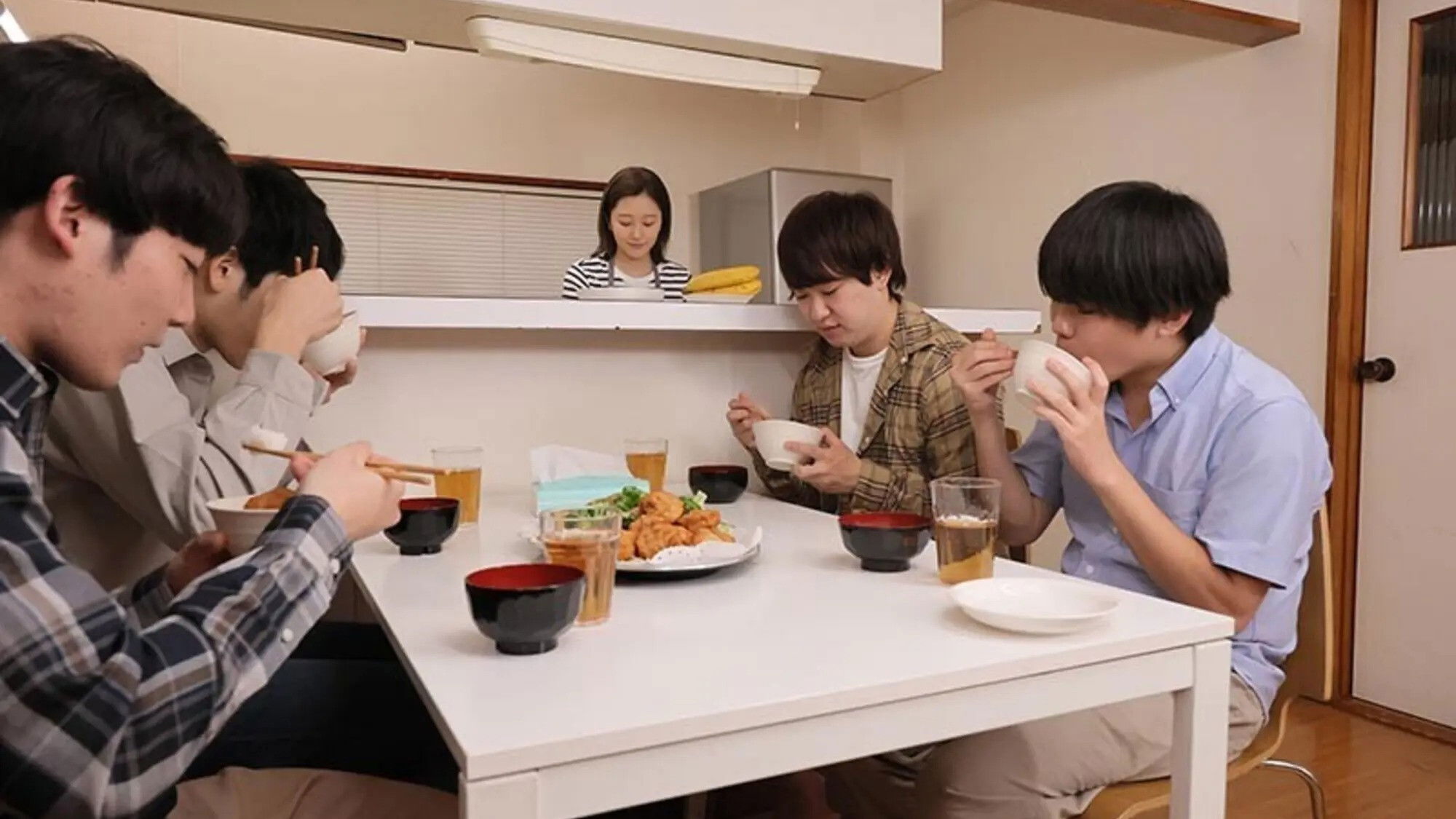 男勝りな大学寮母は工業大生たちの実技試験の練習台として毎日乳首いじりされチクイキしている。開発され続け大きく成長したデカ乳頭。 青空ひかり