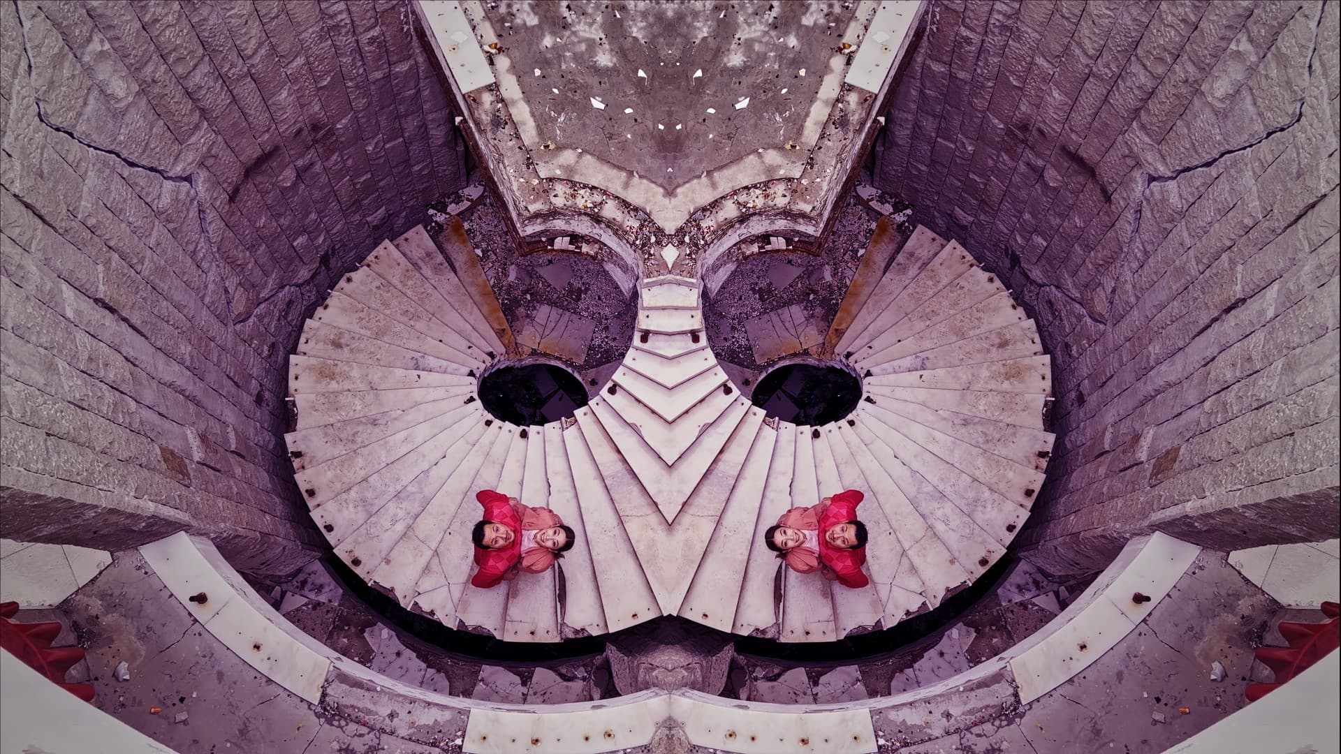 Hiçbir Şey Normal Değil