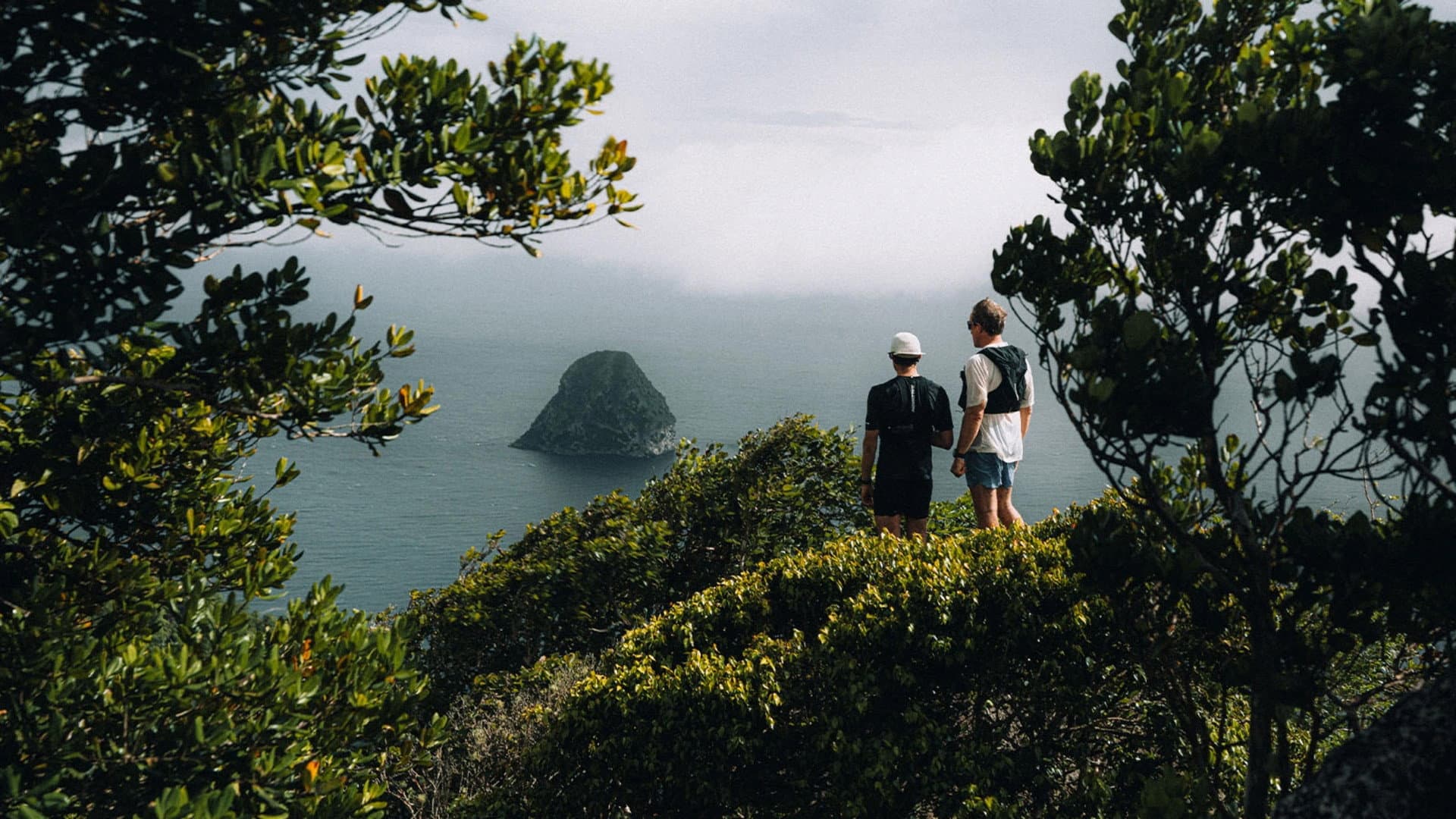 Convergence : entre sentiers et océans