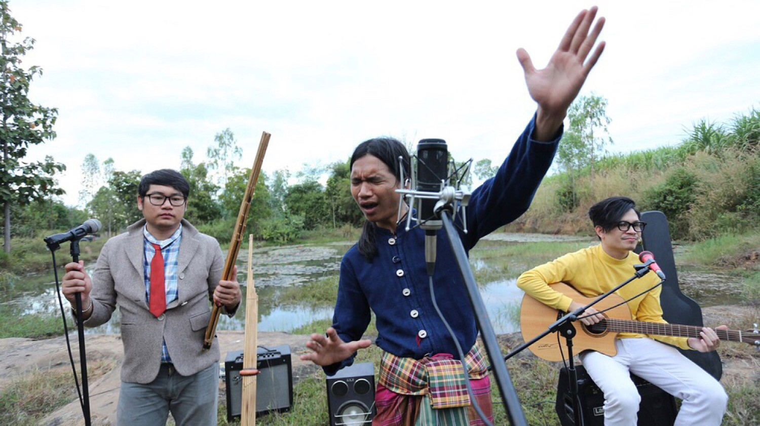 หมอลำมาเนีย เขย่าลูกคอรอให้เธอมารัก