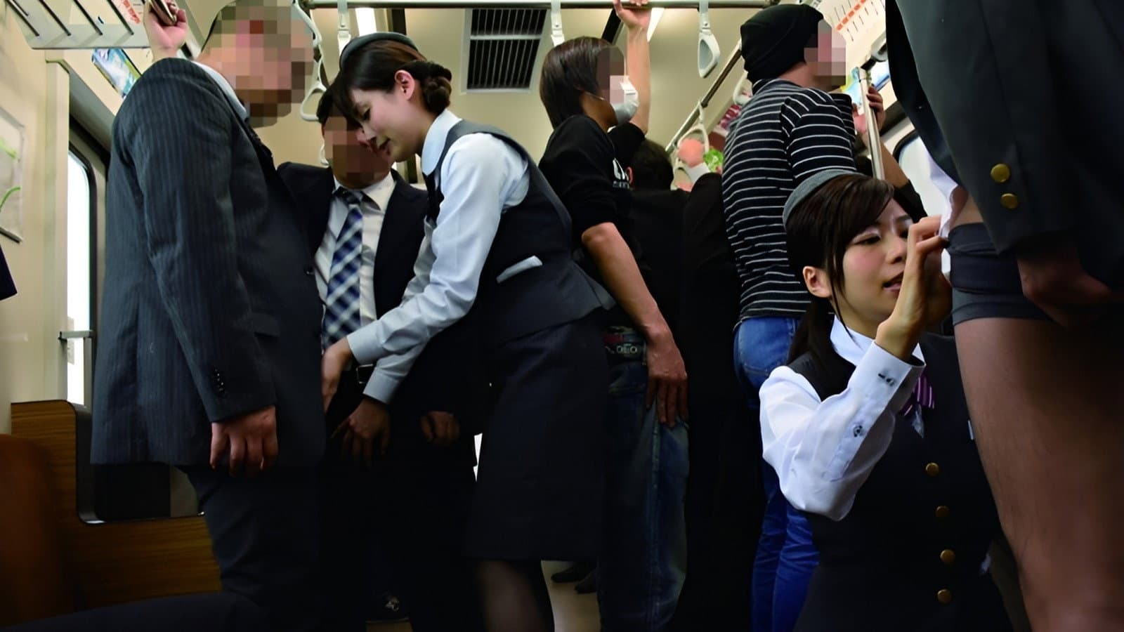 美尻乗務員が騎乗位でおもてなし 中出しオマ●コ通勤電車