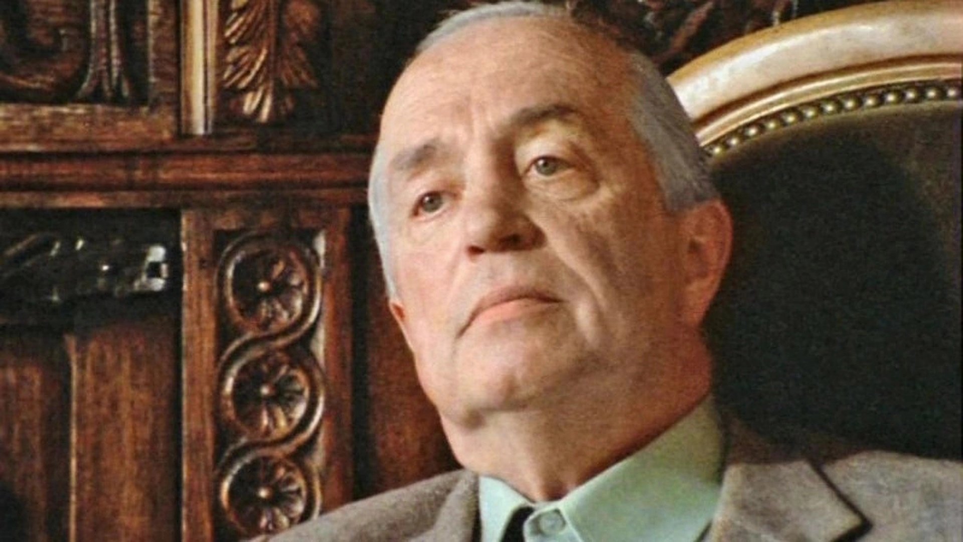 Ein Lebender geht vorbei