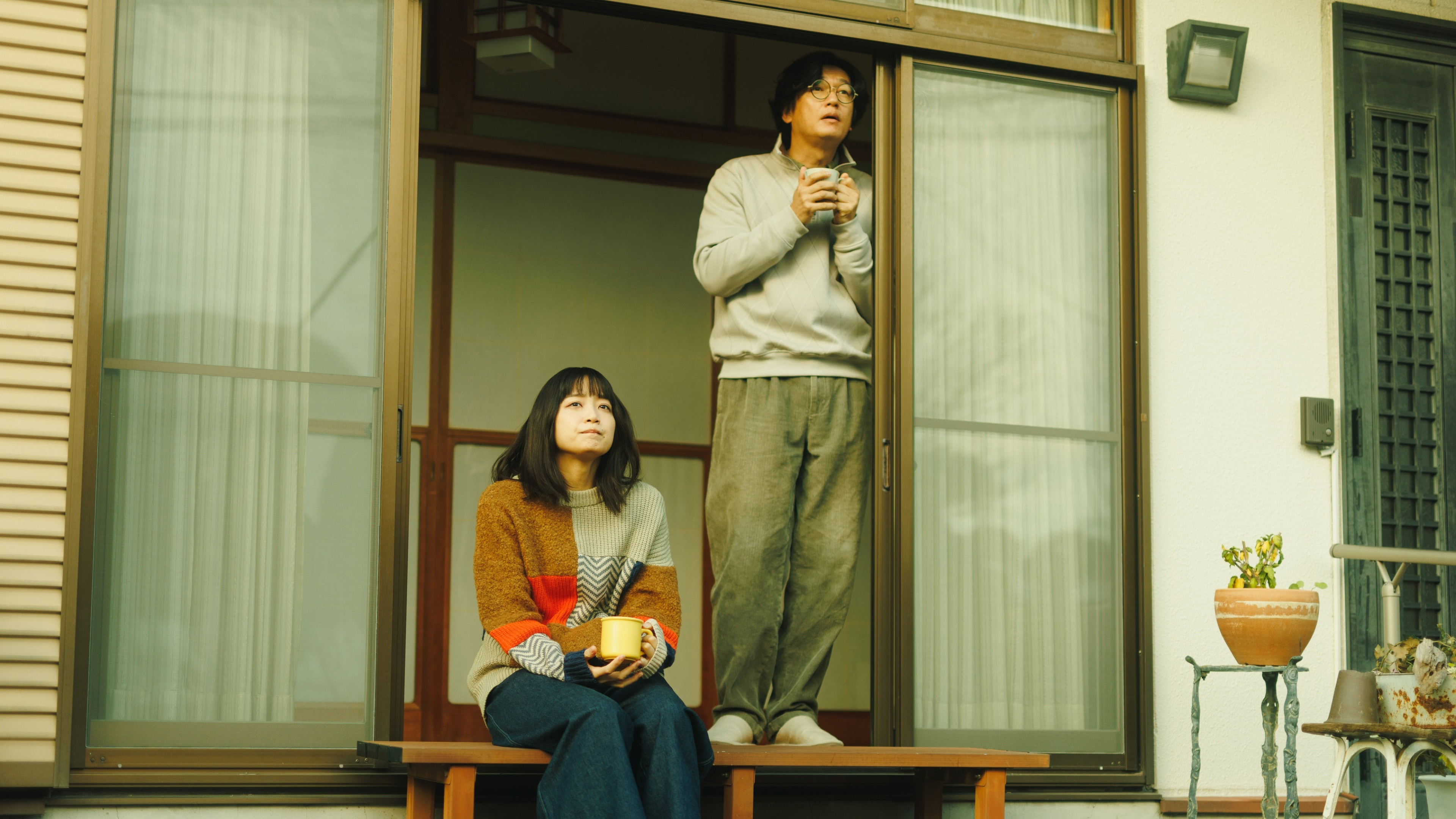 人生に詰んだ元アイドルは、赤の他人のおっさんと住む選択をした