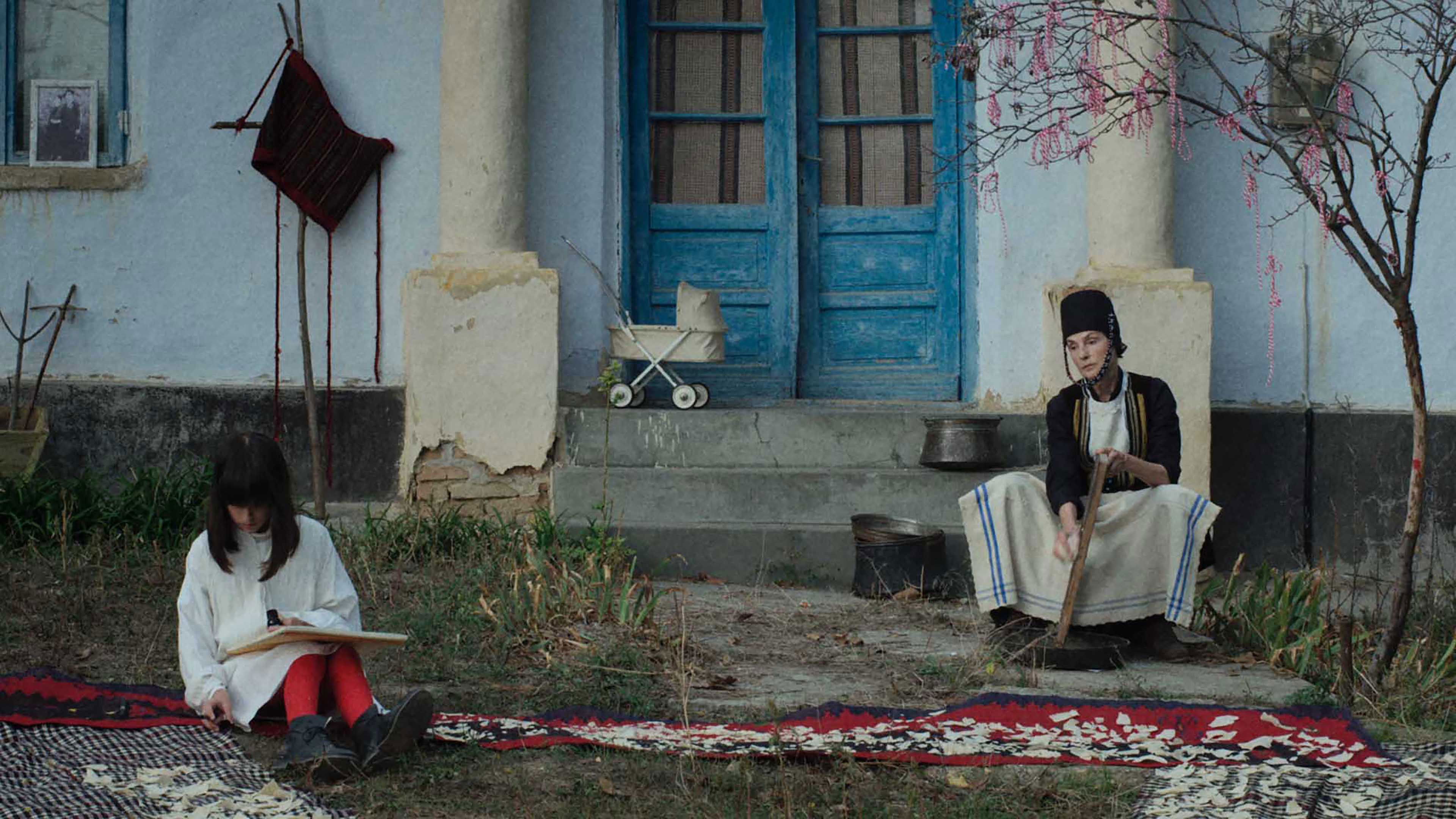 Maia – Portret cu mâini