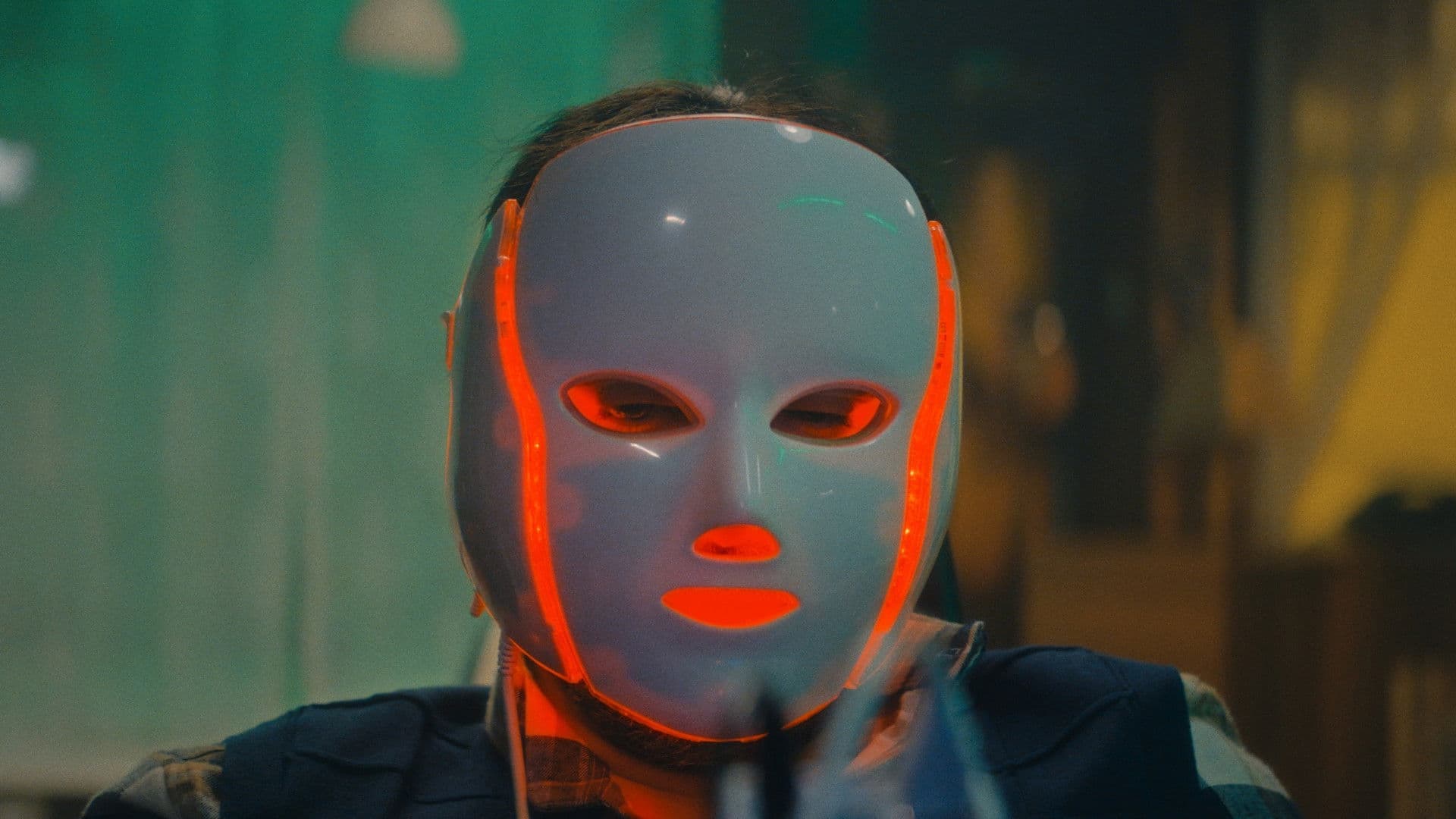 Kendi Saçını Kesen Berber