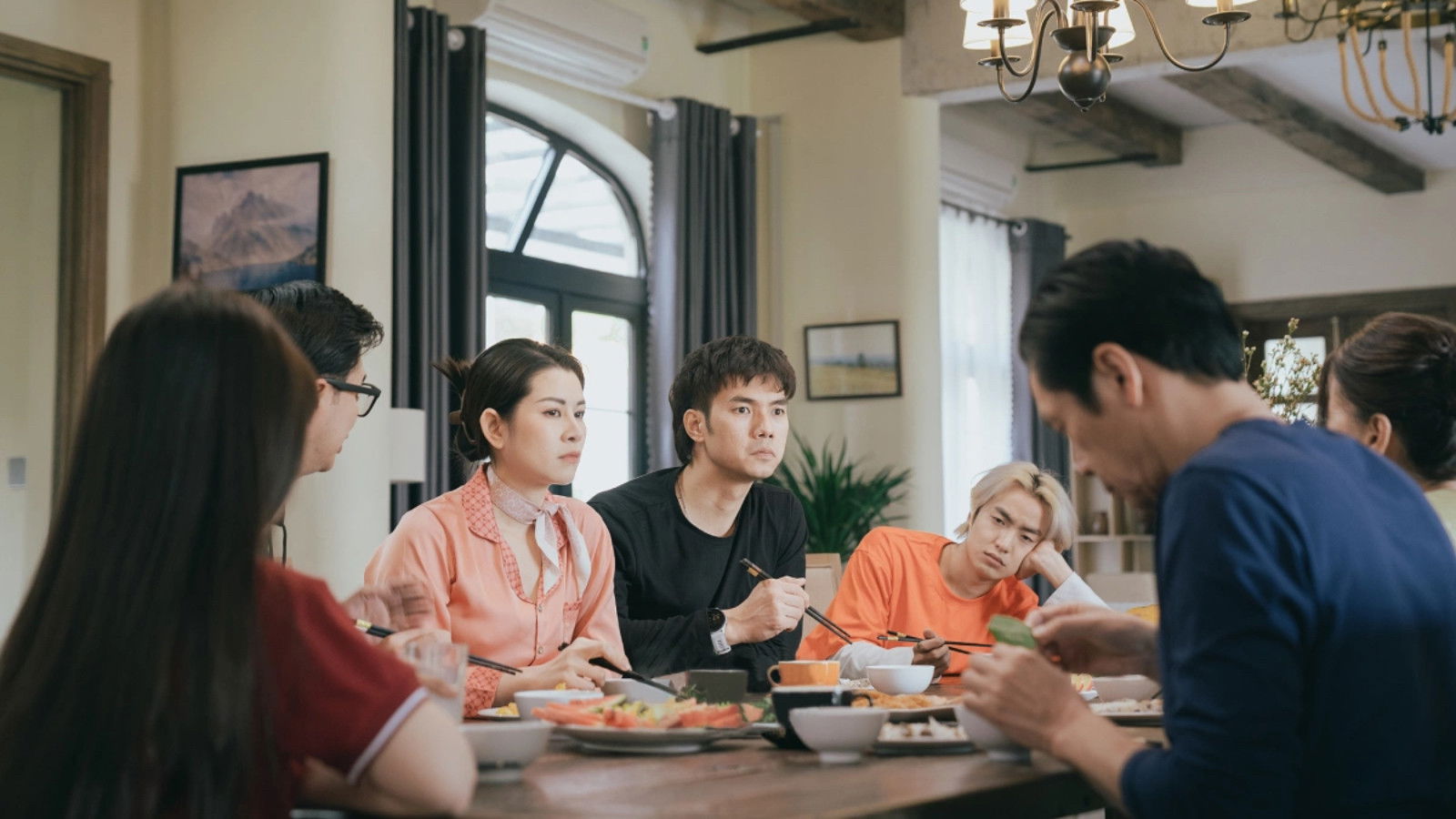 Nhà mình lạ lắm!