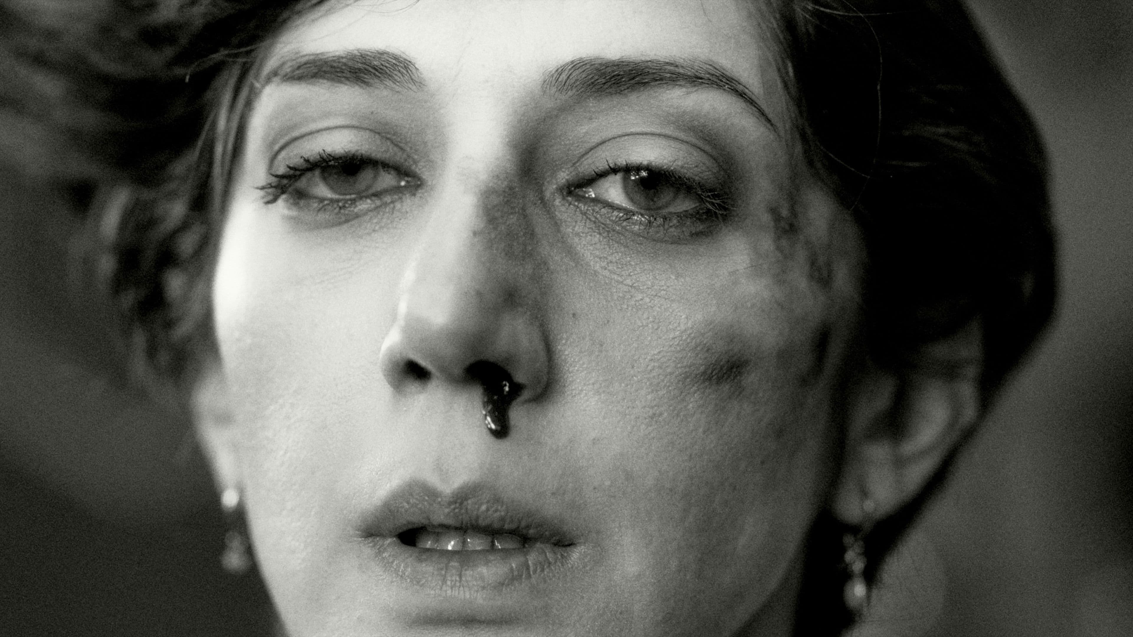 Zwei Personen tauschen Speichel aus