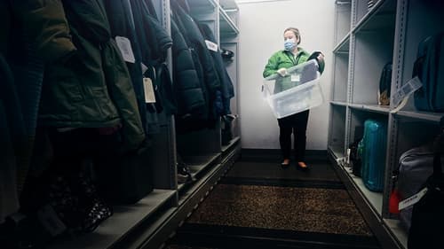 Inside Airport Lost & Found Bild 7