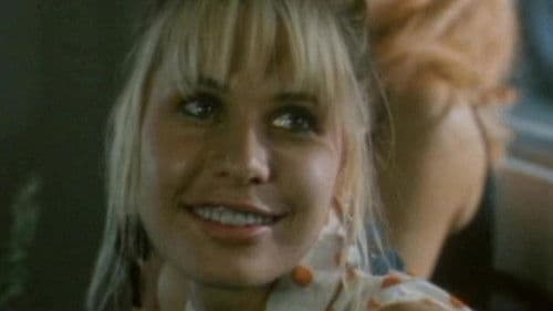 Assault of the Killer Bimbos Bild 3