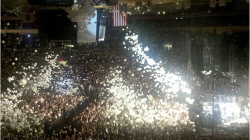 Shut Up and Play the Hits Bild 4