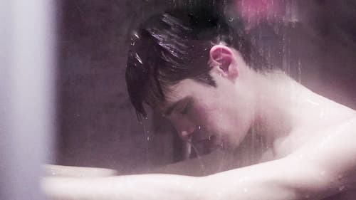 Close to His Chest Bild 6