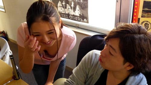 美乳がチラリ 天羽繭 Bild 1