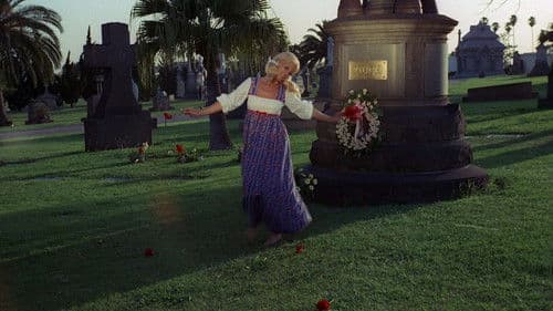 Love Me Deadly Bild 5