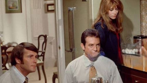 Lieutenant Schuster's Wife Bild 3