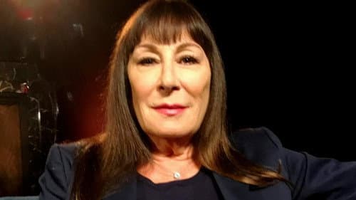 Anjelica Huston on James Joyce: A Shout in the Street Bild 3