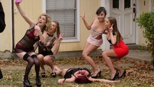 Girls Guns and Blood Bild 1