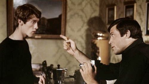 Minirock und Kronjuwelen Bild 1