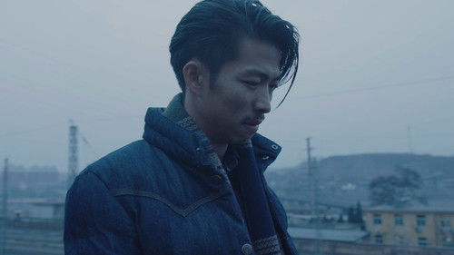 An Elephant Sitting Still Bild 7