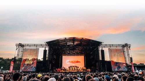 Christine & The Queens - We Love Green Bild 1