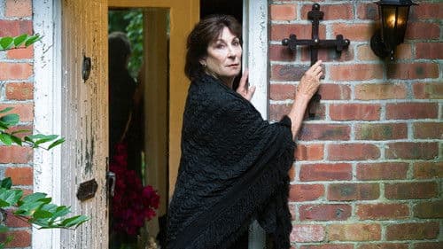 The Watcher in the Woods Bild 2