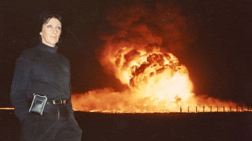 Never Look Away Bild 3