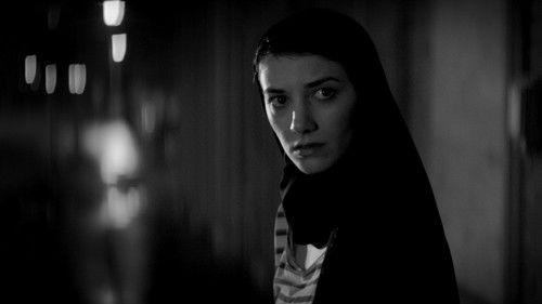 A Girl Walks Home Alone at Night Bild 3