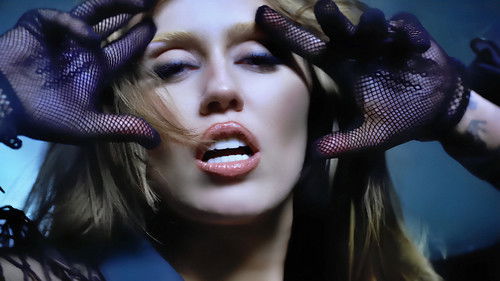 Miley Cyrus: Something Beautiful Bild 7