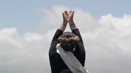 Standing Above the Clouds Bild 1