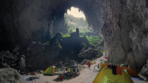 A Crack in the Mountain Bild 1