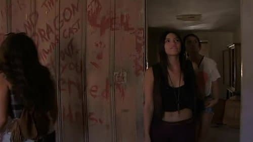 Raised by Wolves Bild 1