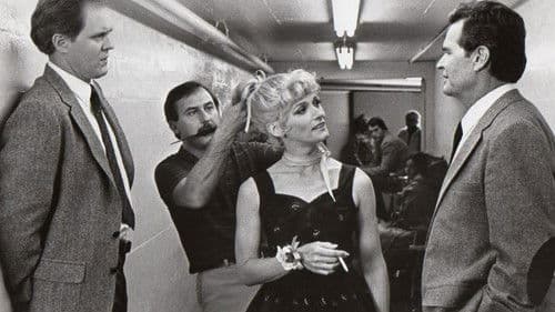 Glitter Dome - Im Würgegriff der Glitzerwelt Bild 1