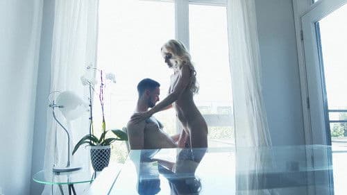 A Blonde Gone Wild Bild 1