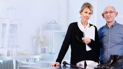 Murder, Mystery and My Family Bild 8