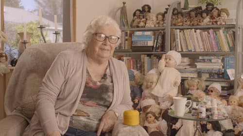Edith Gibson has 3000 Dolls Bild 1