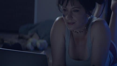 Quarantine Girl Bild 3