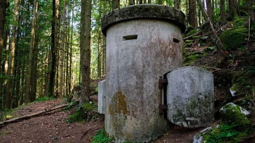 Die geheimen Bunker der DDR und der Schweiz Bild 1