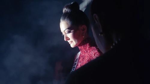 A Queen’s Runway Bild 1